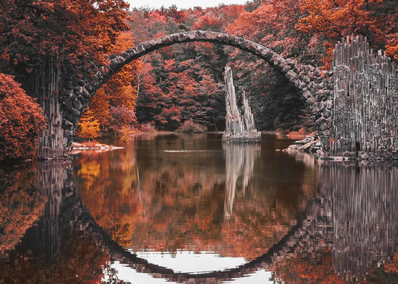 Canvastavla - Autumn’s Gateway